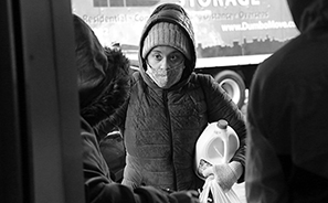 Feeding the Needy : Homeless : Street Life : New York : Personal Photo Projects : Photos : Richard Moore : Photographer